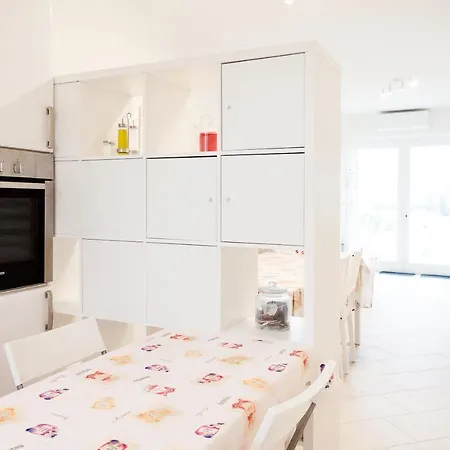 公寓 Holiday House Alessia